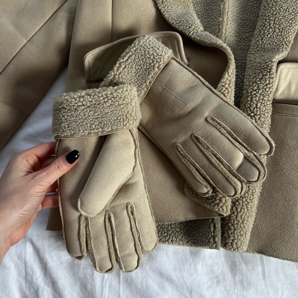 LIKE NEW Land’s End Shearling coat - Picture 2 of 5